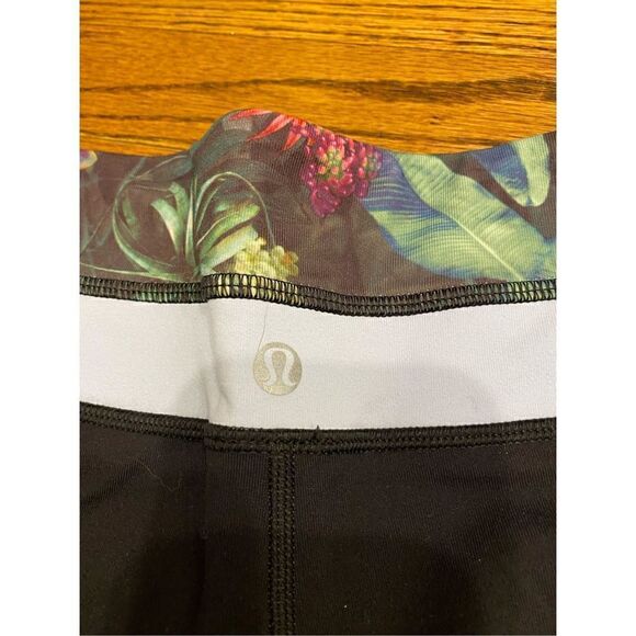 Lululemon Floral Waistband HTF Boogie/Groove Shorts size 6 - Picture 4 of 5